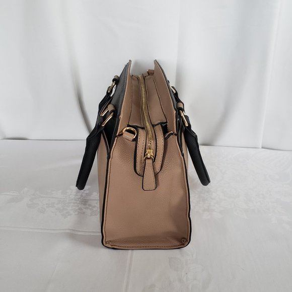 🌟Host Pick🌟Kate & Alex Cuffaro Italian Design Crossbody adjustable long strap. - Picture 6 of 9